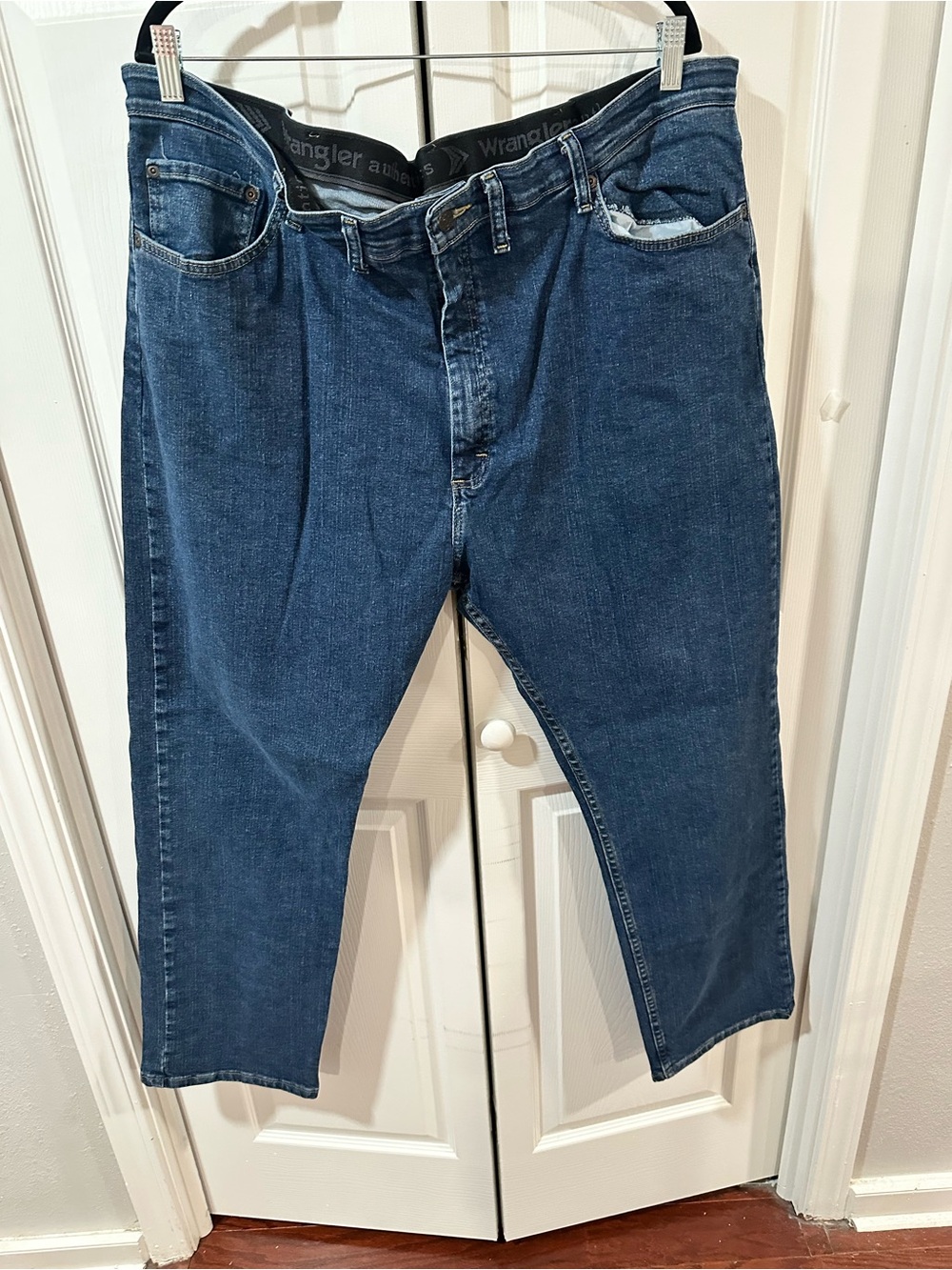 Wrangler Men’s Relaxed Fit Dark Blue Jeans
